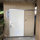 公共廁所殘障拉門